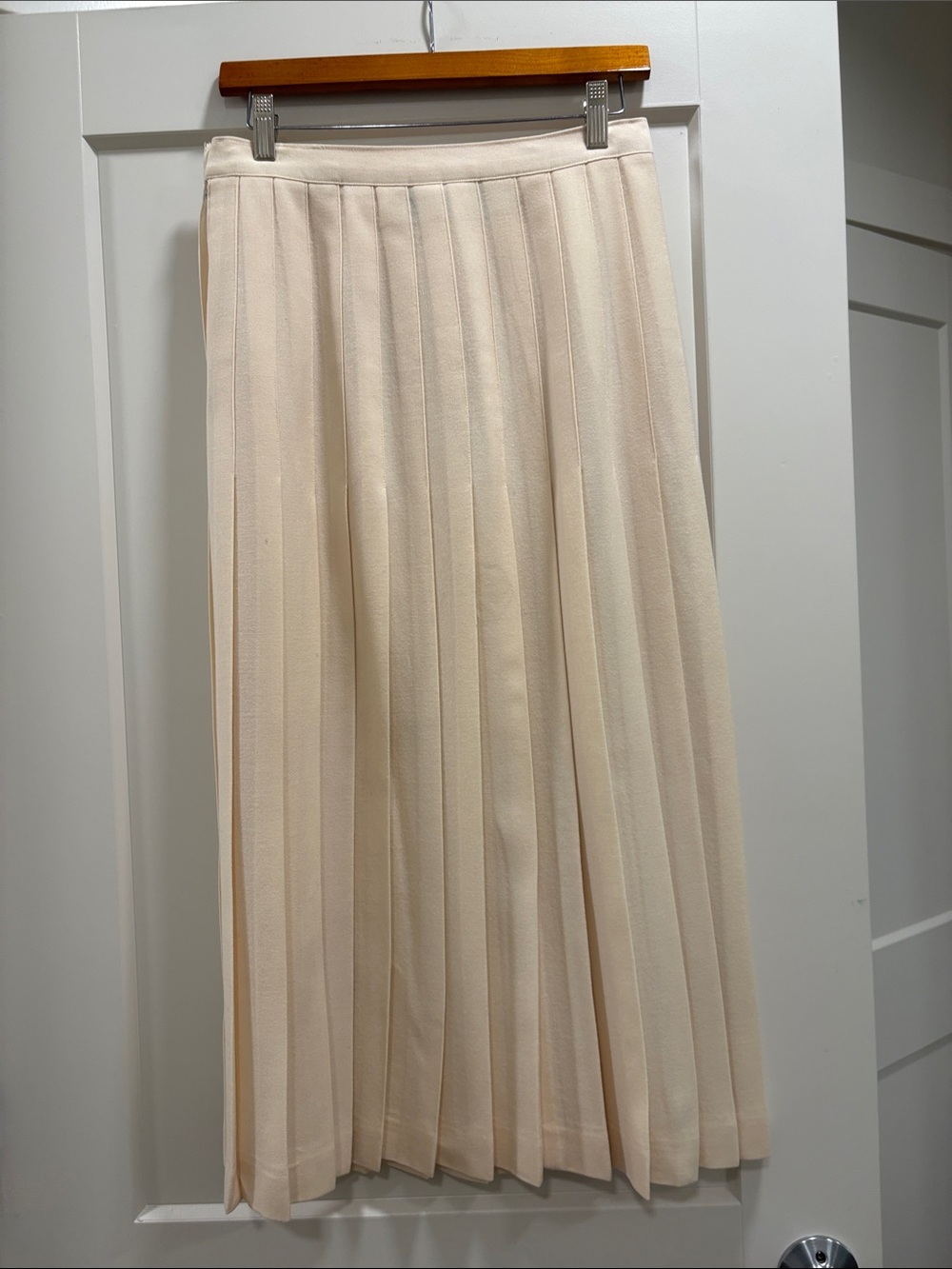 Christian Dior Vintage 100% Wool pleated Midi Skirt—STUNNING! Event, Basic—EUC. - Picture 3 of 8